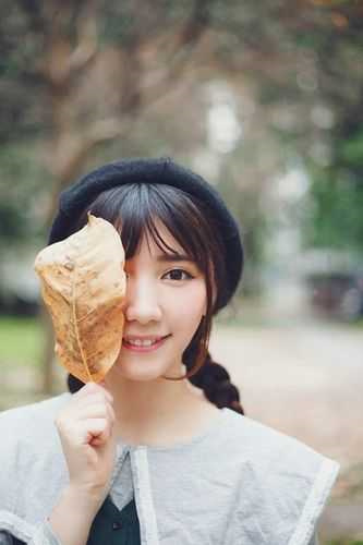 《穿越成冷宫里的癫妃（穿书）》作者：糖果粉粉小说阅读